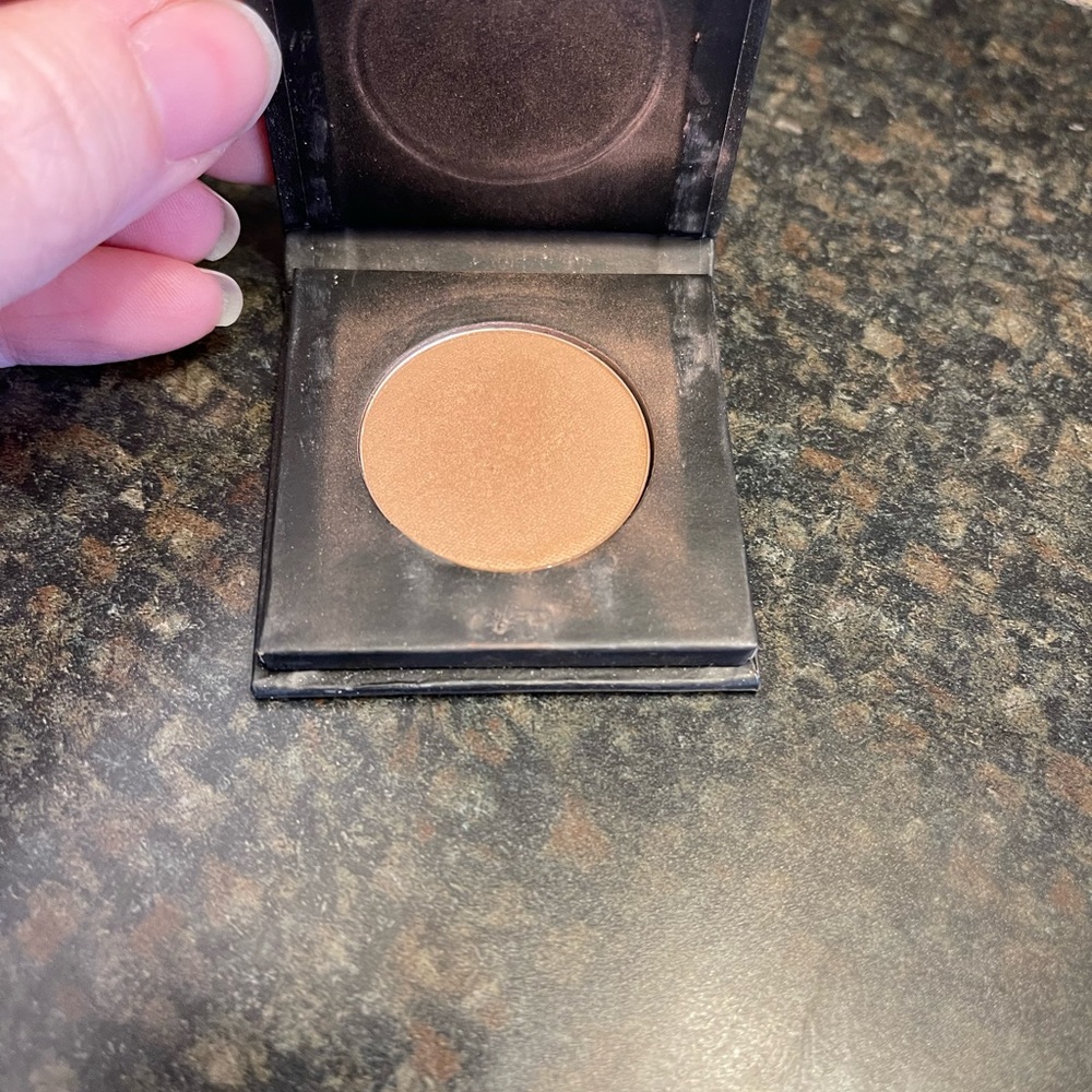 Younique eyeshadow
